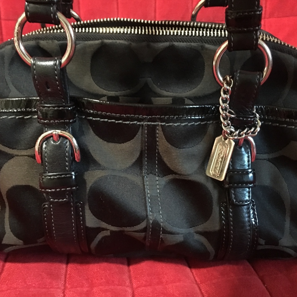 COACH SOHO LG BLACK SIGNATURE C SHOULDER PURSE
